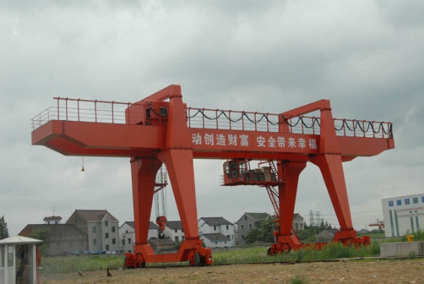 MG型雙梁吊鉤門式起重機(jī)